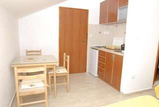 Апартаменты Apartments Dosljak Тиват Номер-студио с видом на горы-3